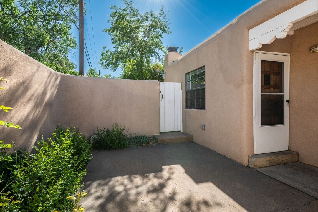 516 Hillside Ave in Santa Fe, NM - Building Photo