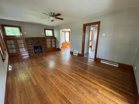 305 E Park Ave in Columbiana, OH - Building Photo