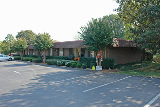 Green Hills Manor Apartments in Nashville, TN - Foto de edificio - Building Photo