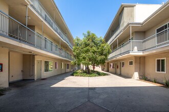 6325 8th Ave in Los Angeles, CA - Building Photo - Building Photo