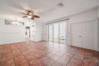 1551 Seagrape Way in Hollywood, FL - Building Photo - Building Photo