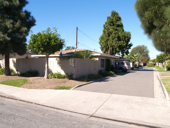 2417-2419 Elden Ave in Costa Mesa, CA - Building Photo - Building Photo