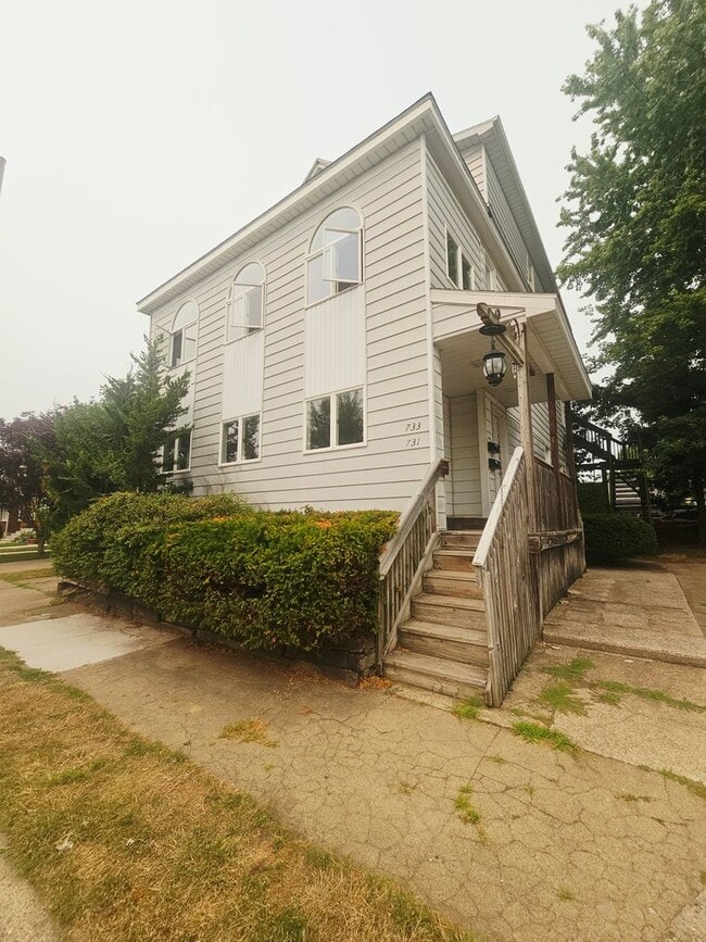 property at 731-733 Lincoln Ave