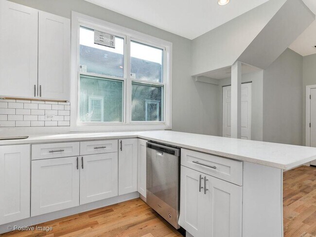 2731 W St Georges Ct in Chicago, IL - Building Photo - Building Photo