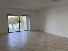 5200 NW 31st Ave, Unit 77 in Fort Lauderdale, FL - Building Photo - Building Photo