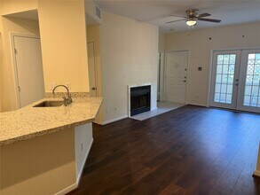 2121 El Paseo St in Houston, TX - Foto de edificio - Building Photo