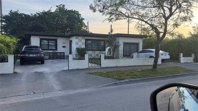 property at 728 SE Park Dr