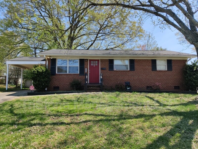 4300 Briarhill Dr in Charlotte, NC - Building Photo