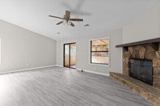 1042 Mainstreet Lake Dr in Stone Mountain, GA - Building Photo - Building Photo