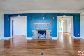1024 Coronado Terrace in Los Angeles, CA - Building Photo - Building Photo