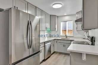 13223 4th Ave SW in Burien, WA - Foto de edificio - Building Photo