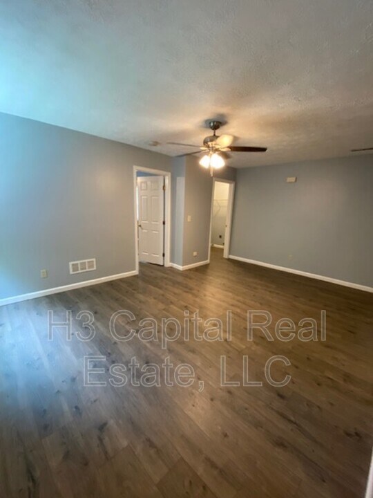 452 Meadow Dr in Troy, IL - Building Photo