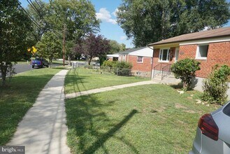 11715 Ashley Dr in Rockville, MD - Building Photo - Building Photo