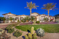 5761 N Casa Blanca Dr in Paradise Valley, AZ - Foto de edificio - Building Photo