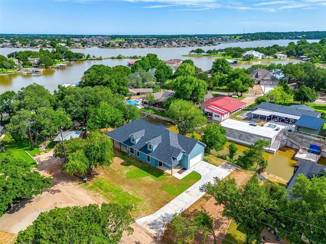 3815 Silver Creek Ct in Granbury, TX - Building Photo