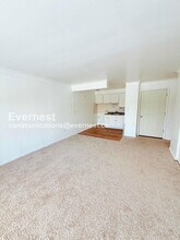 15601 Schoolcraft Rd, Unit 5 in Detroit, MI - Building Photo - Building Photo