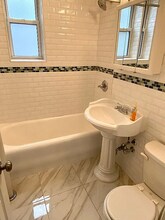 45-14 43rd St in Queens, NY - Foto de edificio - Building Photo