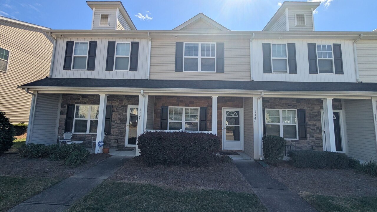 4327 Kobuk Ln in Charlotte, NC - Building Photo