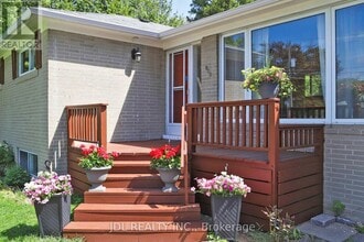 105 Park Ave in Newmarket, ON - Building Photo - Building Photo
