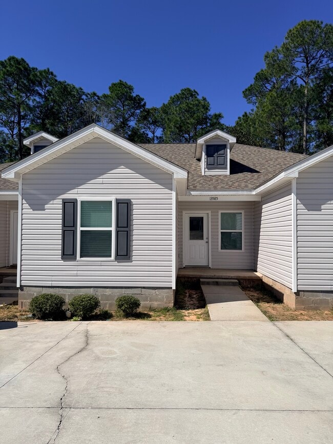 property at 13585 Laurel Oaks Ln