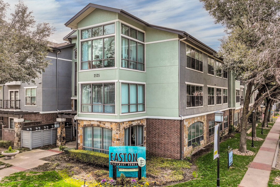 Easton Apartment Homes in Dallas, TX - Building Photo