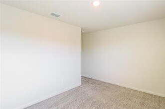 209 Switchback Hl Rd in Newark, TX - Building Photo - Building Photo