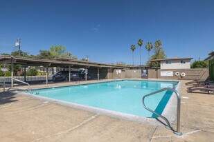 Mayberry at Town & Country in Sacramento, CA - Building Photo