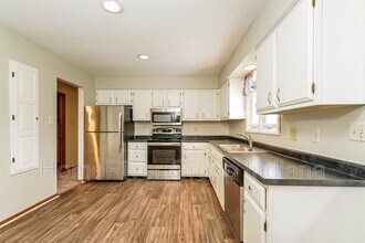 712 Daffon Dr in Indianapolis, IN - Building Photo - Building Photo