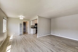 1549 San Carlos Ave in San Carlos, CA - Building Photo - Building Photo