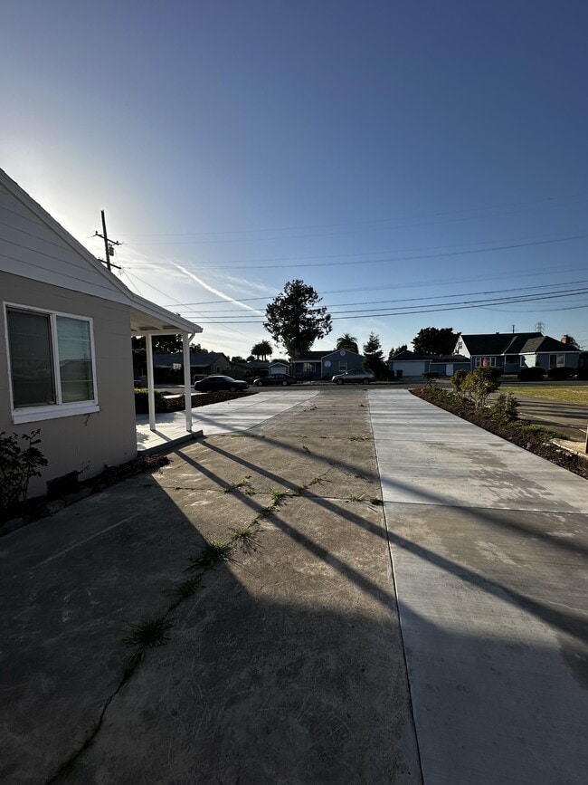 2026 W Ave 134th in San Leandro, CA - Foto de edificio - Building Photo