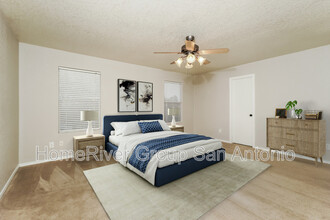4402 Waldon Pond in San Antonio, TX - Building Photo - Building Photo