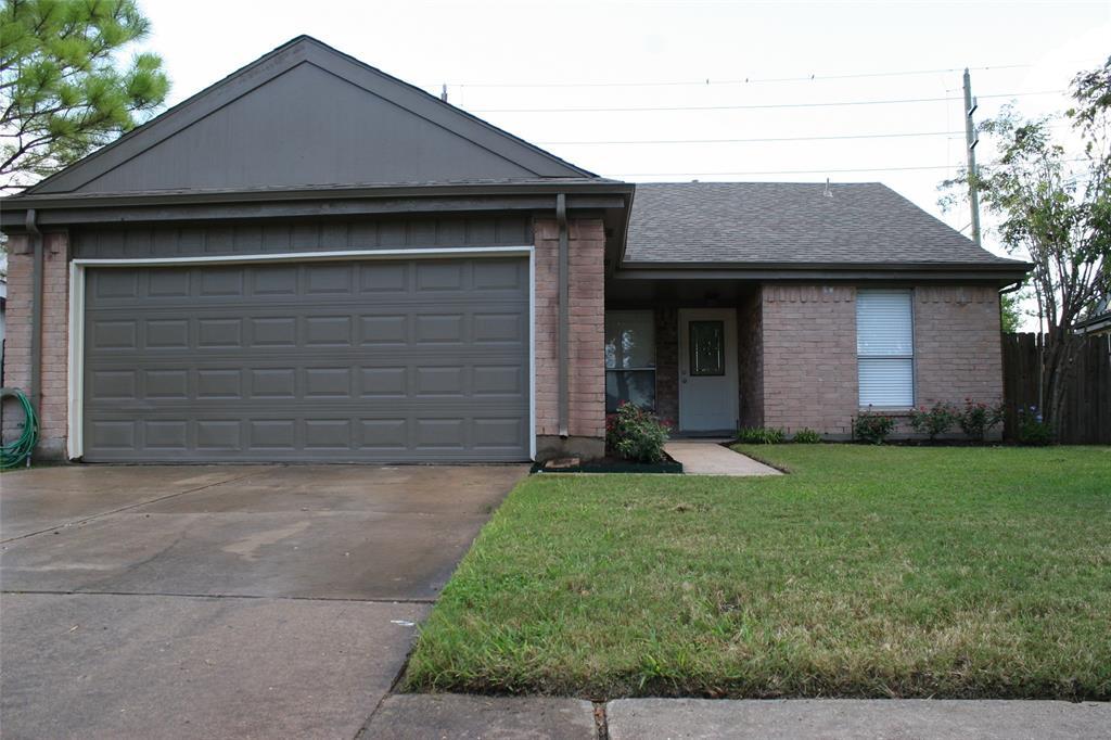 2115 Highland Hills Dr in Sugar Land, TX - Building Photo