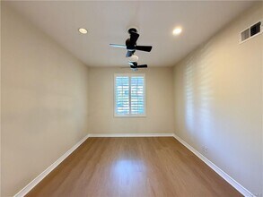 17450 Drake St in Yorba Linda, CA - Foto de edificio - Building Photo