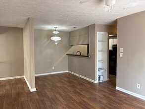 1750 Wesley Way NW, Unit B in Conyers, GA - Foto de edificio - Building Photo