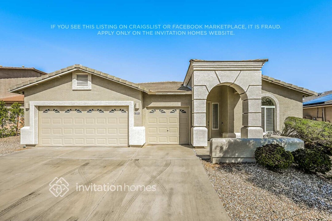 18402 W Maui Ln in Surprise, AZ - Building Photo