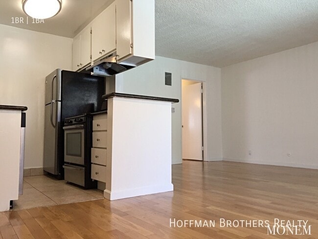 1806 N Harvard Blvd, Unit 16 in Los Angeles, CA - Foto de edificio - Building Photo