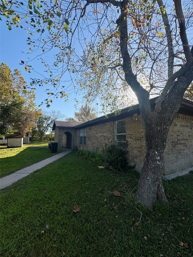 7014 Troy St in Santa Fe, TX - Building Photo - Building Photo