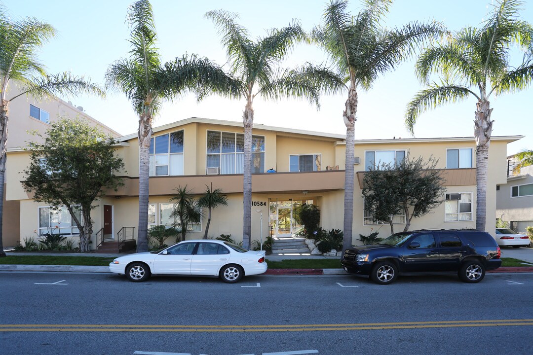 Santa Monica Apartments in Los Angeles, CA - Building Photo