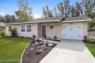 764 Gelaso St SW in Palm Bay, FL - Foto de edificio - Building Photo