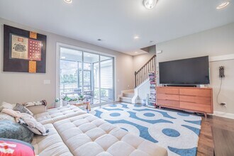 226 Lake Lily Dr in Richmond Hill, GA - Building Photo - Building Photo