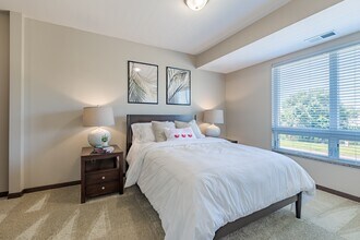 The Cielo Apartments in Fridley, MN - Foto de edificio - Building Photo