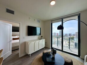 65 SW 18th Ter, Unit A2 in Miami, FL - Building Photo - Building Photo