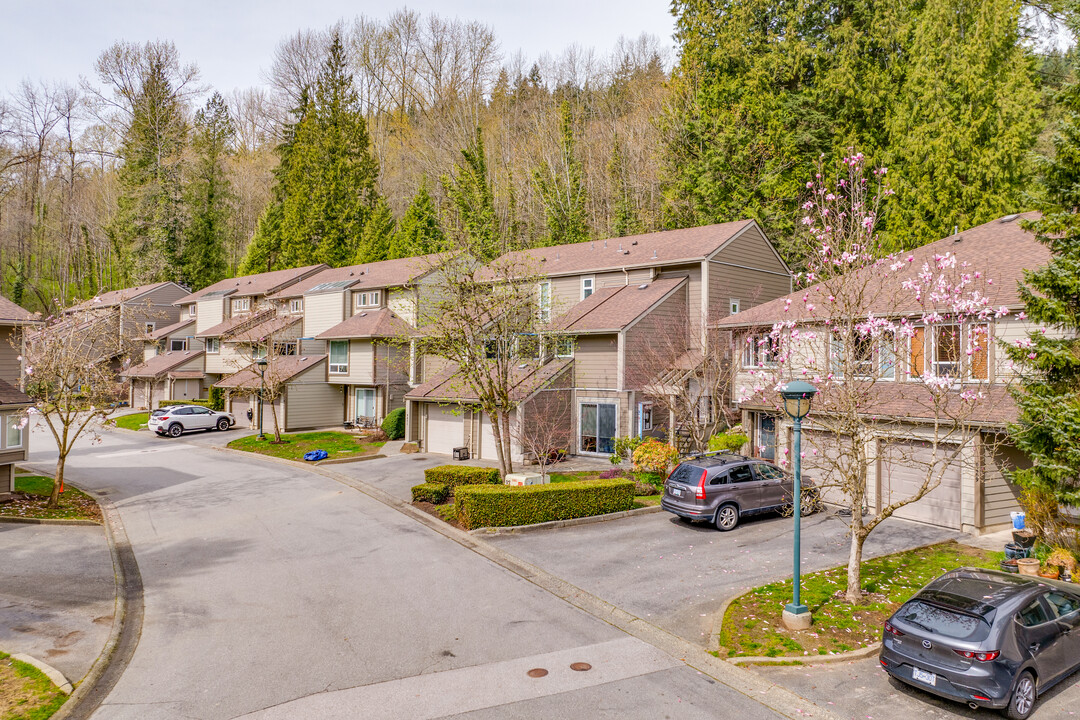 9496 Snowberry Crt in Burnaby, BC - Building Photo