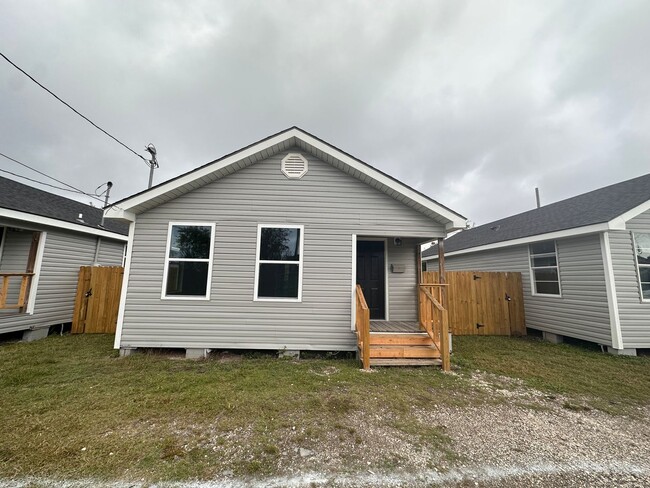 property at 714 S Franklin St