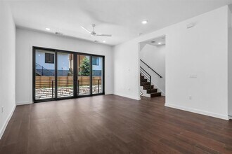 6821 Wolfcreek Pass in Austin, TX - Building Photo - Building Photo