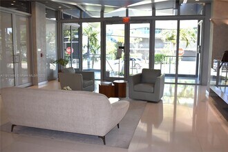 9940 W Bay Harbor Dr in Bay Harbor Islands, FL - Building Photo - Building Photo