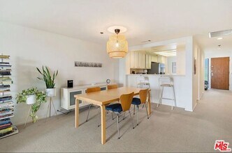 2910 Neilson Way in Santa Monica, CA - Building Photo - Building Photo