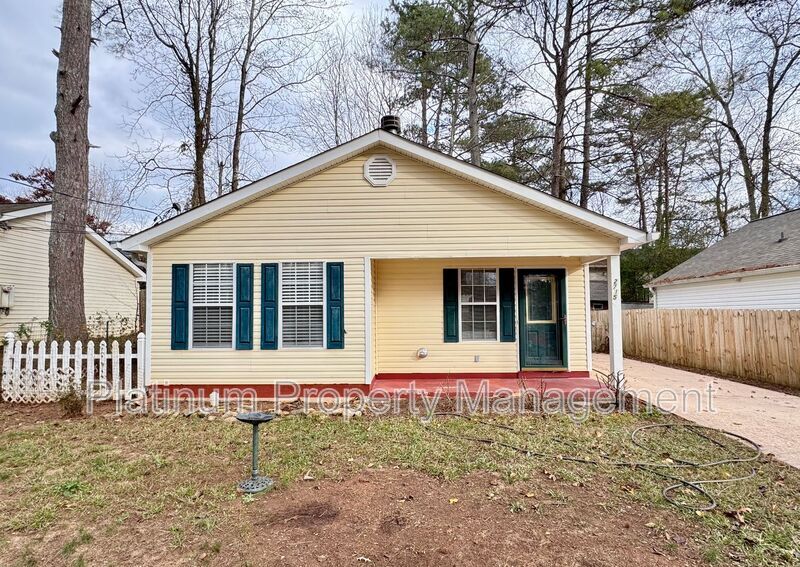 2715 Fairlane Dr in Cumming, GA - Building Photo