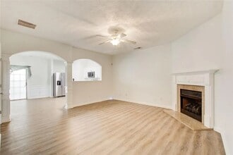 6094 Centennial Run in Atlanta, GA - Foto de edificio - Building Photo