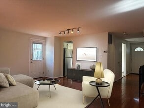 14428 Black Horse Ct in Centreville, VA - Building Photo - Building Photo